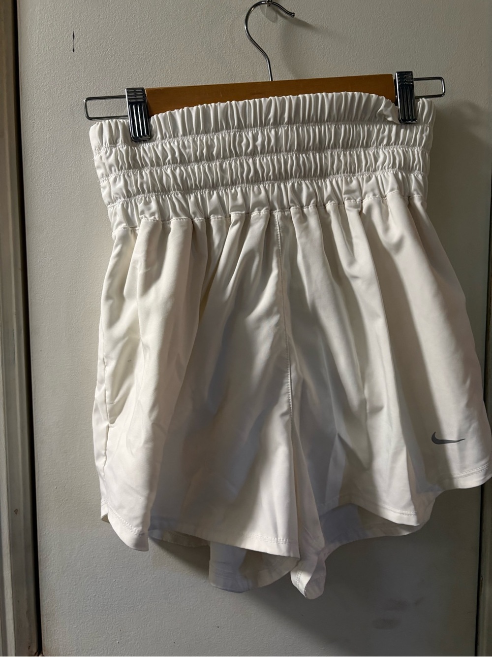 Nike White High-Waist Elastic Athletic Shorts size M